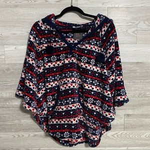 🦋3/$15🦋 Love to Lounge One Size Holiday Poncho
